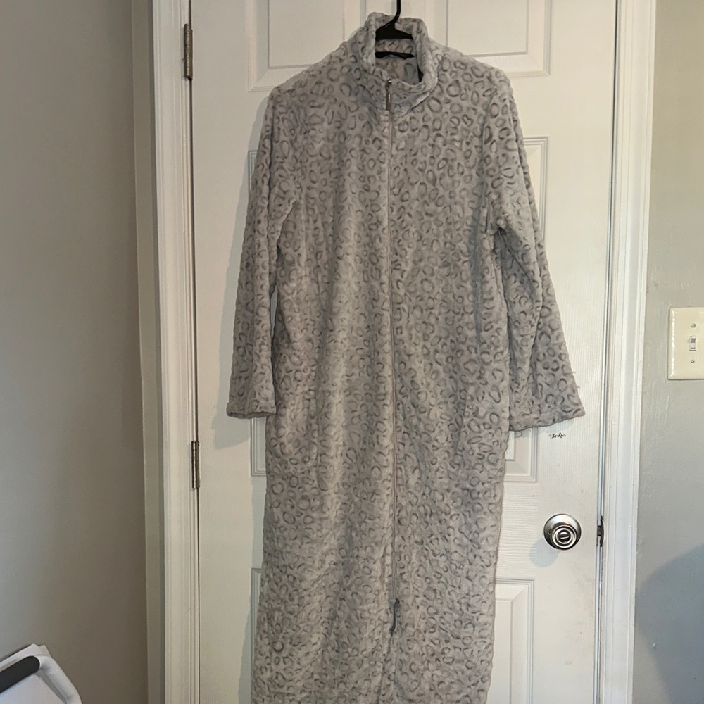 Cozy Gray Women's Sleepwear Robe